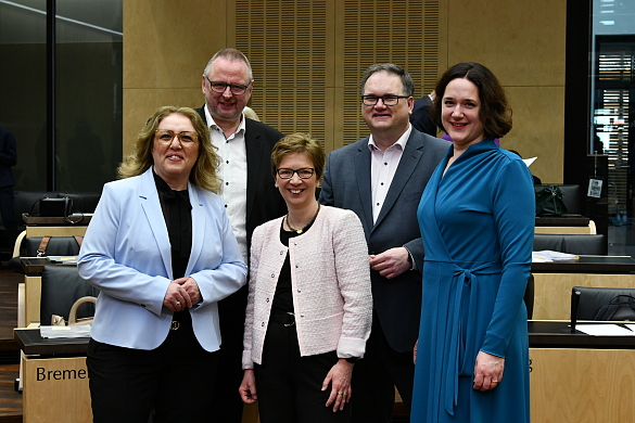 Bild mit vl. Senatorin Ünsal, Staatsrat Dr. Joachim, Senatorin Schilling, Bürgermeister Fecker, Senatorin Moosdorf bei der 1051. Bundesratssitzung