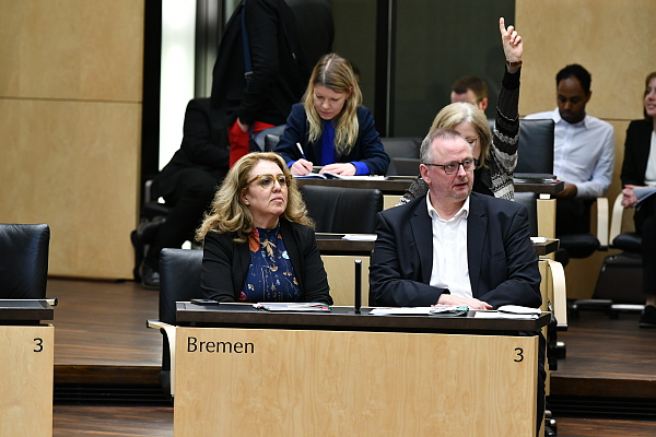 Bild aus dem Bundesrat, Staatsrat Dr. Olaf Joachim und Senatorin Ünsal im Bundesrat